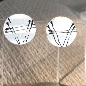 Modernist frill metal black and white enamel pierced earrings
